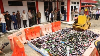Bupati Kukar Musnahkan 1.191 Botol Miras Hasil Operasi Yustisi 2025 
